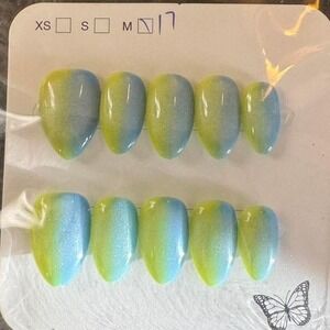 Butterfly Fade" Press-On Nail‎ Set – Gradient Elegance Meets Custom Art